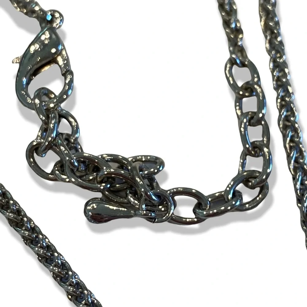 Clearance sale - Vintage Silver Tone Cross Pendant Necklace 18-21”